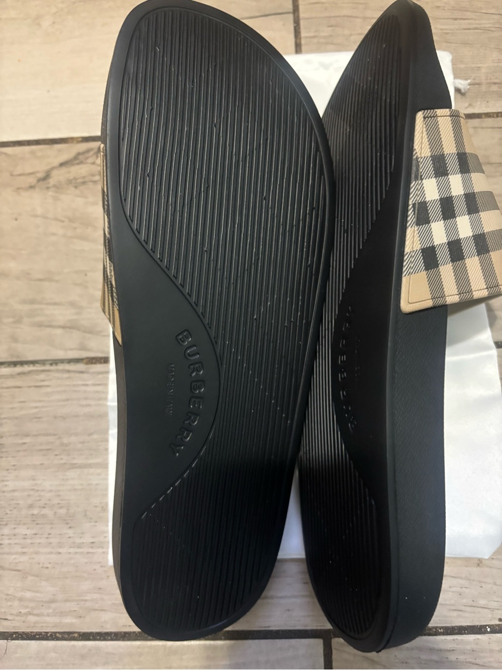Burberry slides - Picture 3 of 4